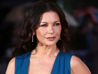 Η εκθαμβωτική κόρη της Κάθριν Ζέτα Τζόουνς (φωτο)